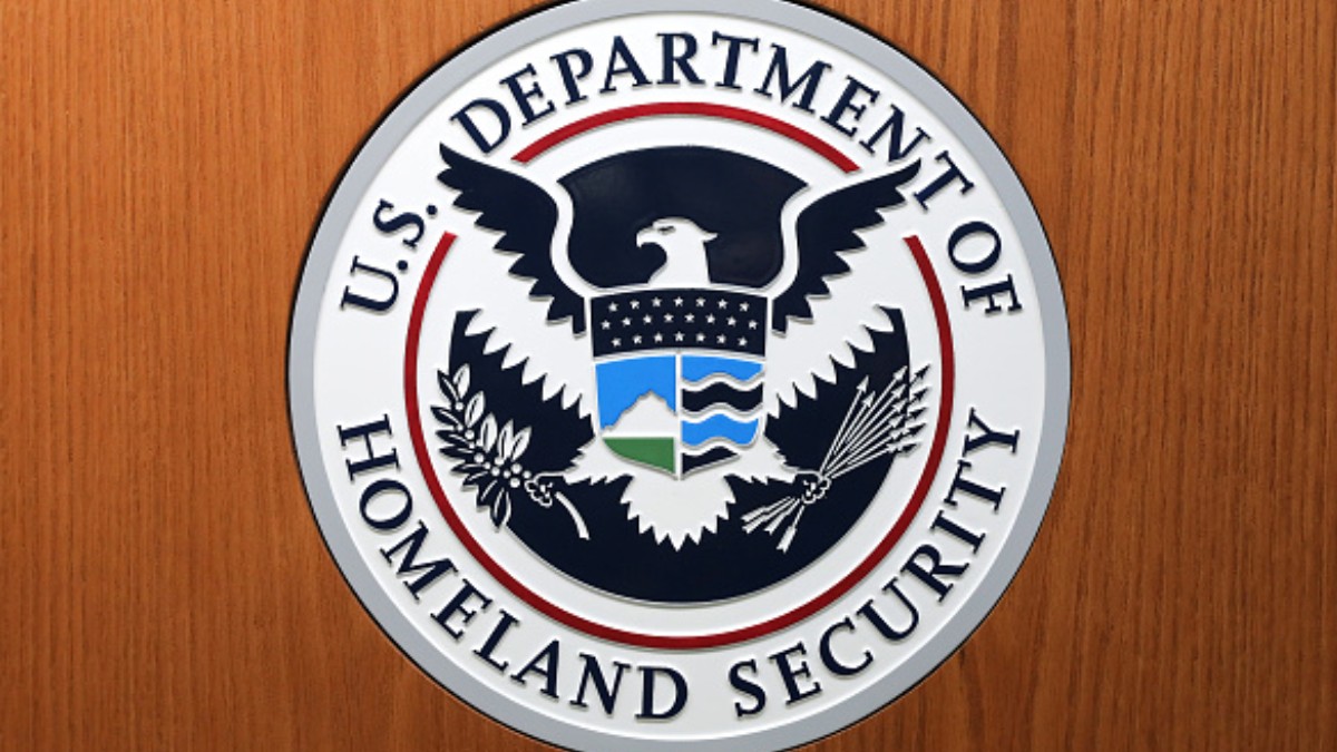 Departamento de Seguridad de EEUU cierra por coronavirus