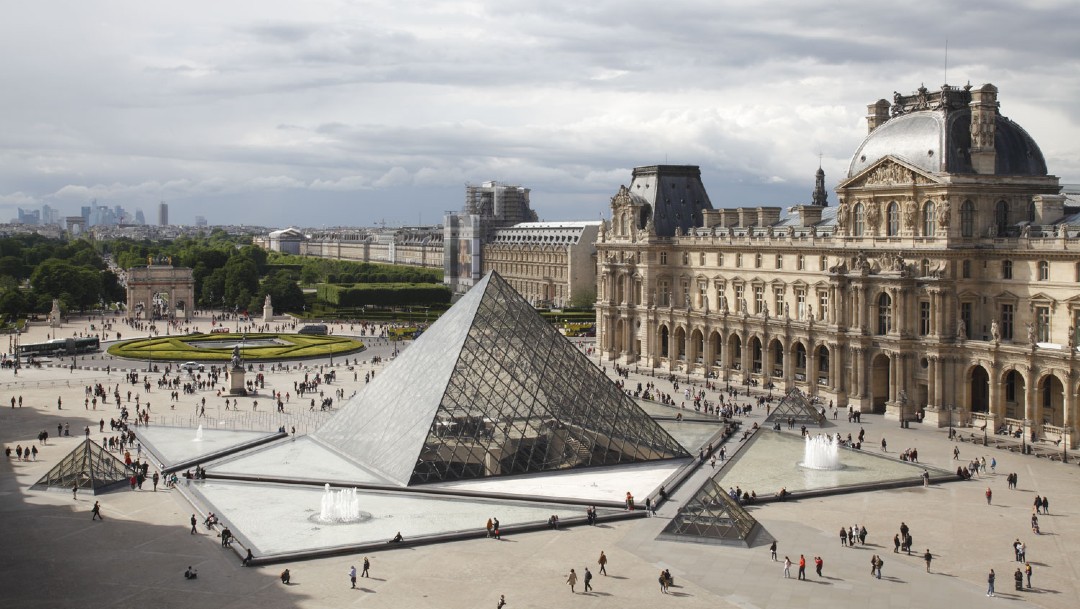 Museo del Louvre reabre puertas tras cierre por coronavirus
