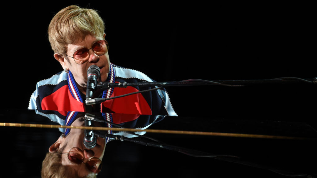 Coronavirus: Elton John dará concierto benéfico por COVID-19