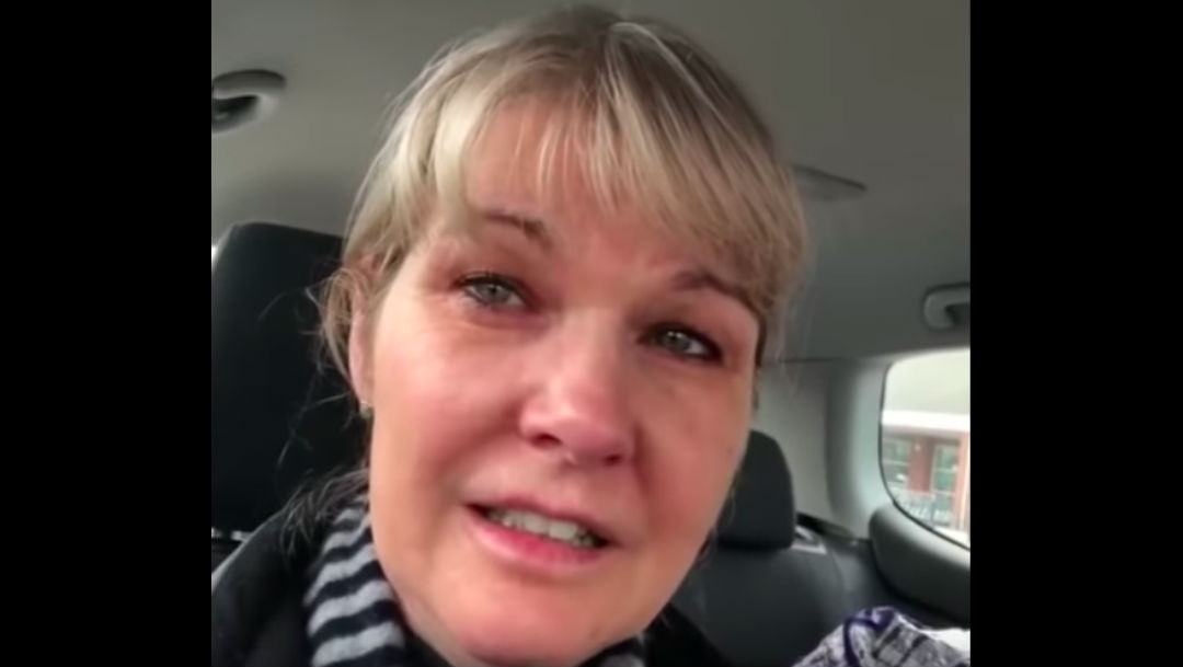 Foto Video: Enfermera llora tras quedarse sin comida por compras de pánico 24 marzo 2020