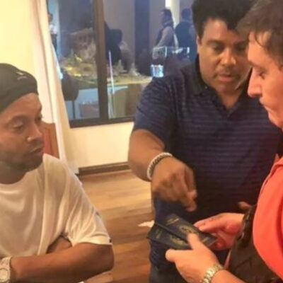 Detienen a Ronaldinho en Paraguay por uso de pasaporte falso