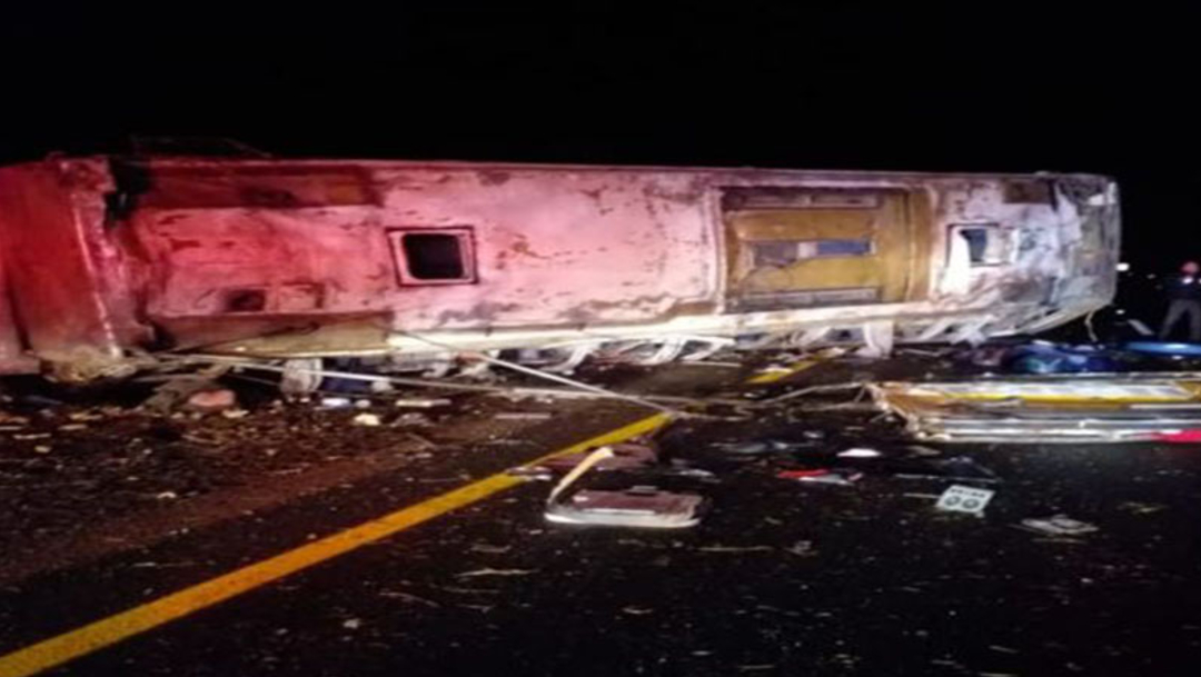 Foto Volcadura de camión deja 6 muertos en Sonora, 08 de marzo de 2020, (Twitter @LARSAVISIONTV)