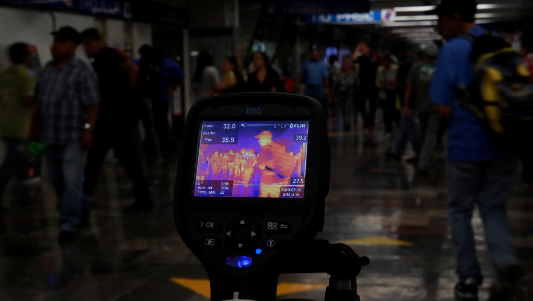 Foto: Con cámaras revisan la temperatura de pasajeros del Metro CDMX. Reuters