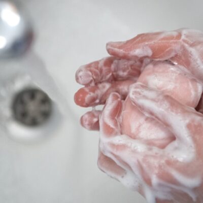En medio de crisis por coronavirus, millones no tienen donde lavarse las manos