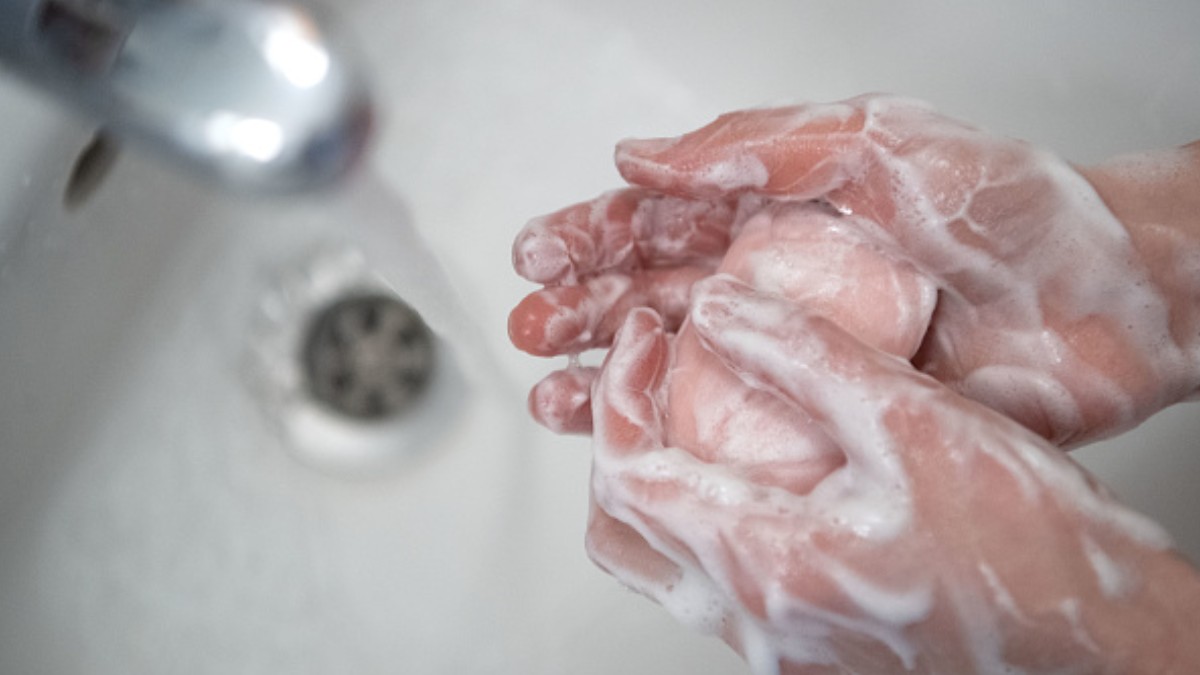 Foto: Una persona se lava las manos. Getty Images