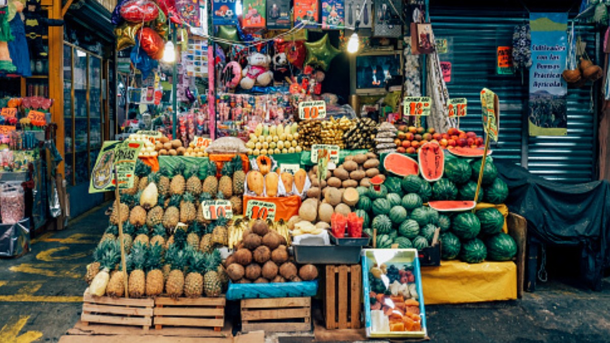 Foto: Varias frutas en un mercado de la Ciudad de México. Getty Images/Archivo