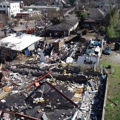 Aumentan a 25 los muertos por tornados en Nashville