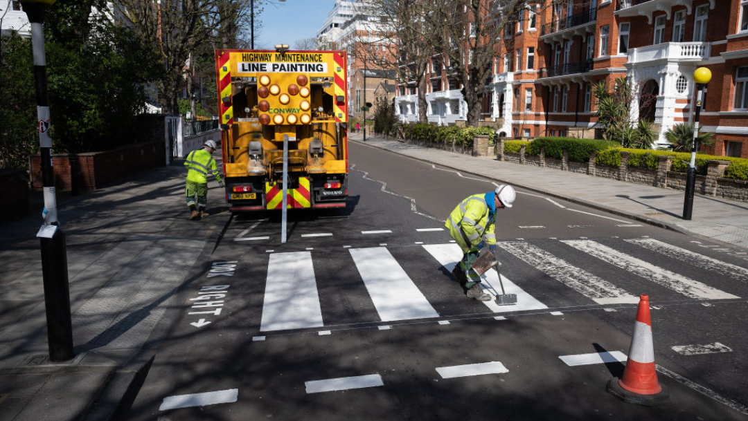 Pintan cruce de Abbey Road durante cuarentena en Londres