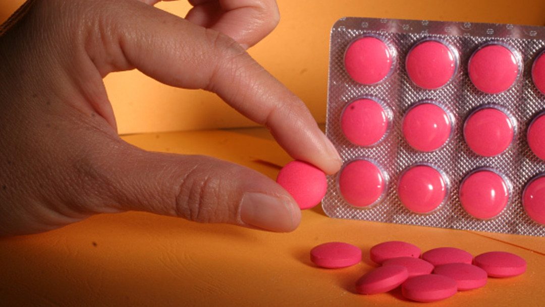 Fotografía del medicamento ibuprofeno. (Getty Images/archivo)
