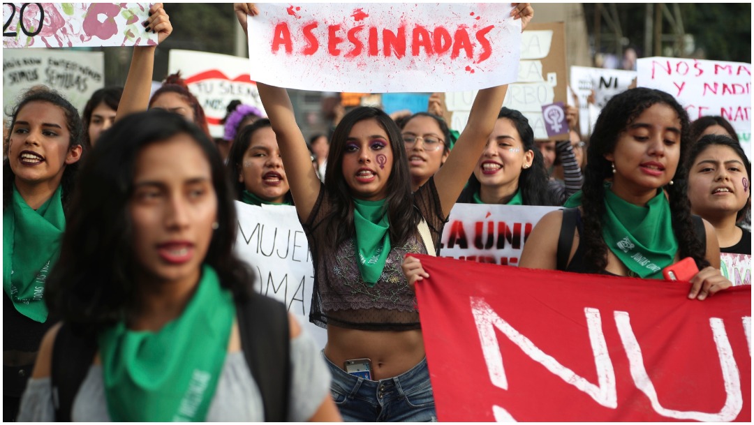 Foto: Miles de mujeres protestaron en calles de Lima en Perú, 7 de marzo de 2020 (AP)
