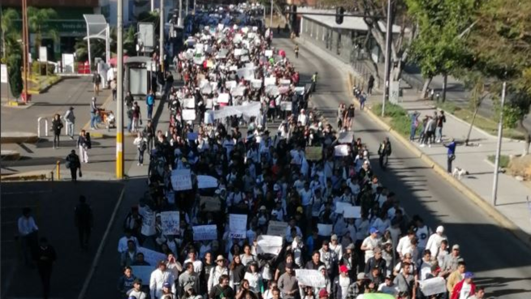 Foto: Estudiantes en Puebla marchan para exigir justicia por el homicidio de sus compañeros, también demandan paz y seguridad, 5 marzo 2020