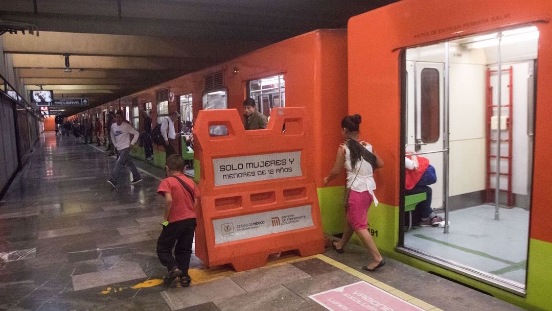Metro-CDMX-vagones-exclusivos-feministas-ancianos