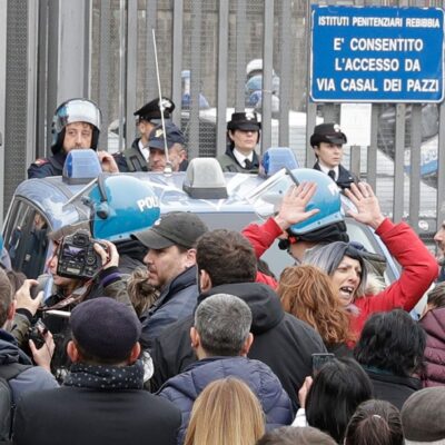 Once presos muertos en Italia por motines a causa de coronavirus