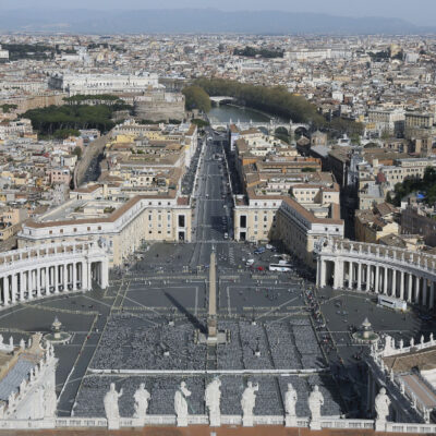 Vaticano cierra Plaza y Basílica de San Pedro debido al coronavirus