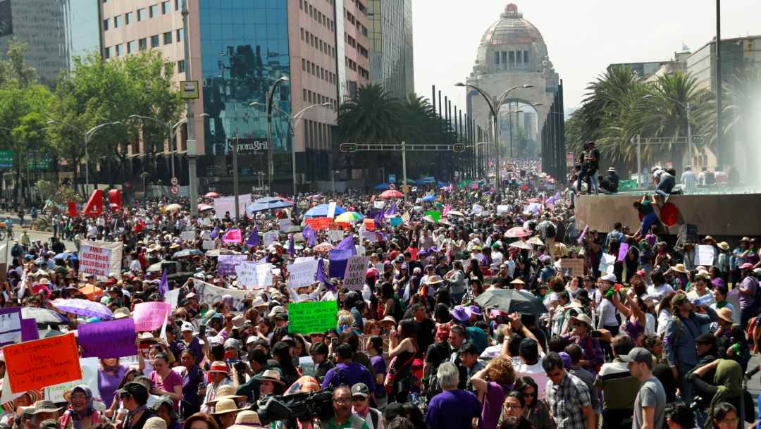 Miles de mujeres participan en la marcha por el Día Internacional de la Mujer en la CDMX. (Foto: Reuters)
