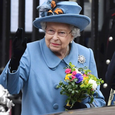 Reina Isabel II goza de buena salud pese a reunión con Boris Johnson que tiene coronavirus