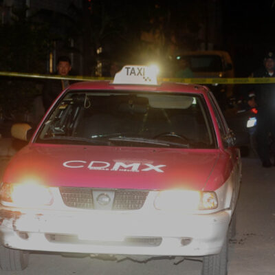 Taxista es atropellado por su propio auto tras choque en Azcapotzalco, CDMX