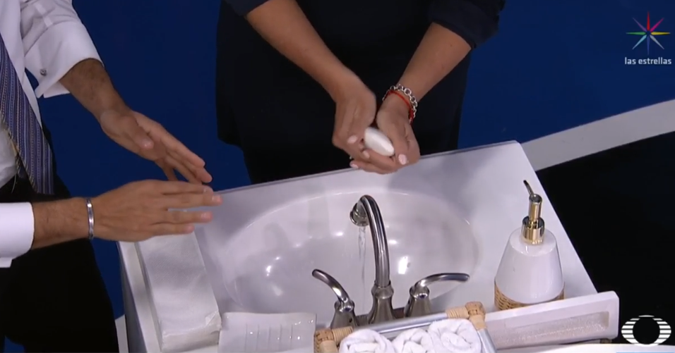 FOTO Así es como debes lavar tus manos, usar el cubrebocas y el gel antibacterial, la explicación en Despierta (Noticieros Televisa)