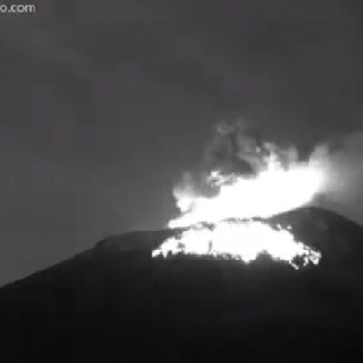 Volcán Popocatépetl registra explosión con material incandescente