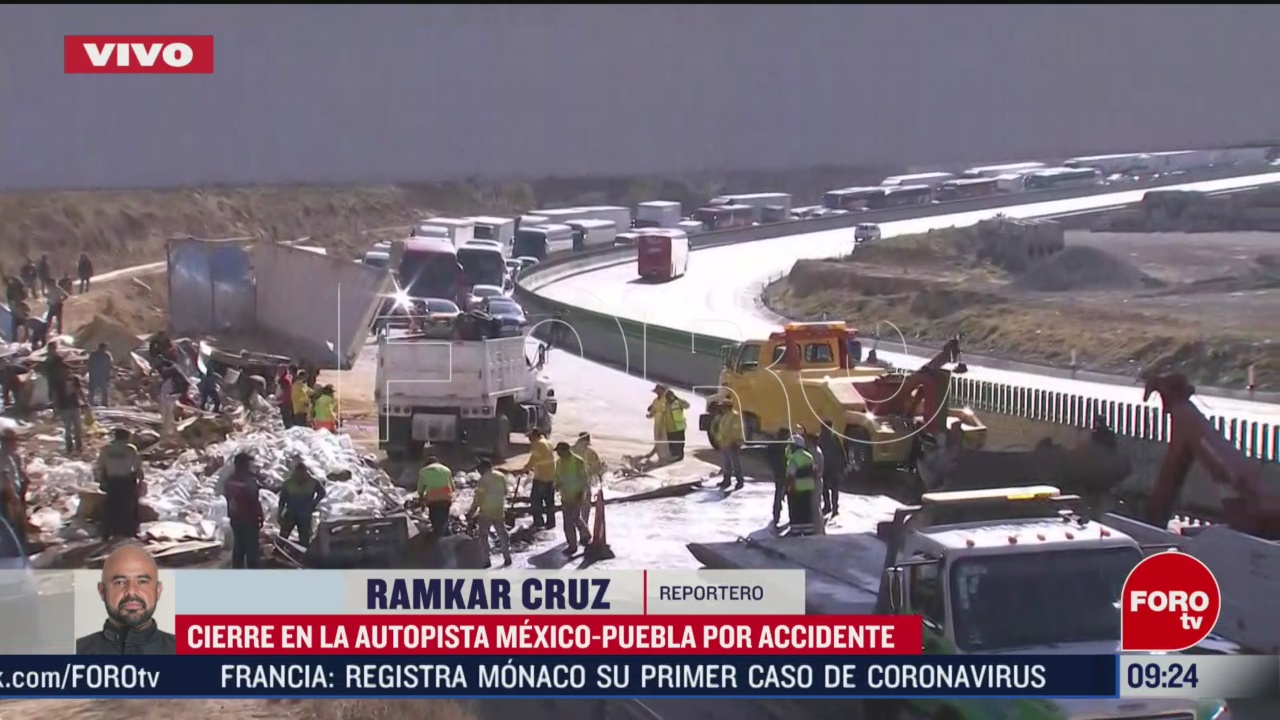 FOTO: 1 marzo 2020, vuelca trailer sobre la autopista puebla mexico