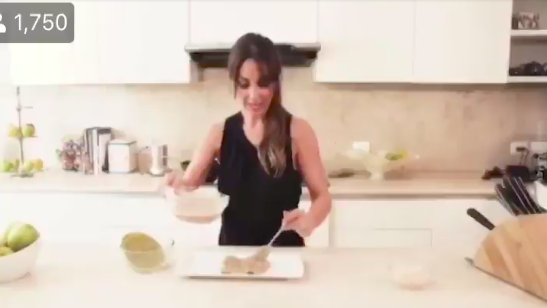 Foto Video: Anahí comparte su receta para preparar enfrijoladas y se hace viral 21 abril 2020