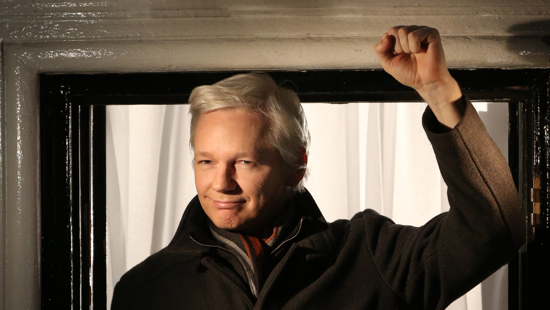 FOTO: Assange tuvo dos hijos con su abogada durante reclusión en embajada de Ecuador, el 12 de abril de 2020