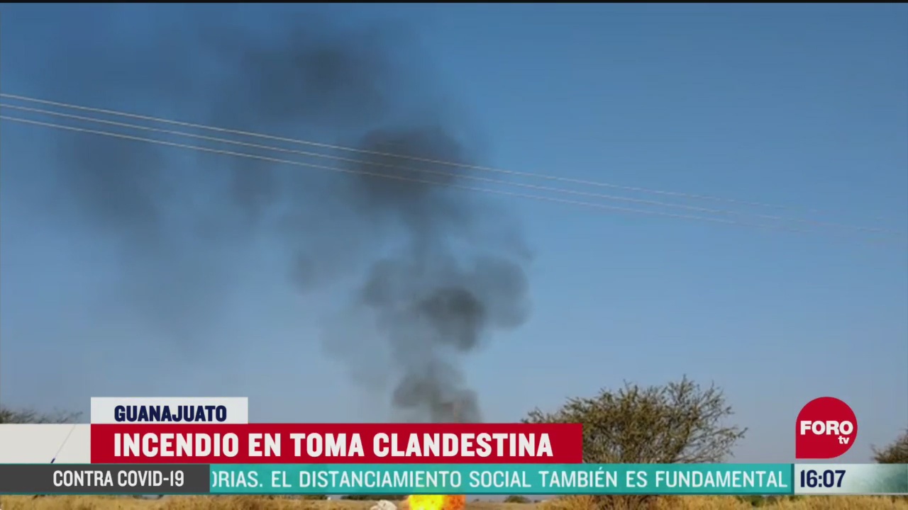FOTO:18 de abril 2020, bomberos sofocan incendio registrado en toma clandestina en guanajuato