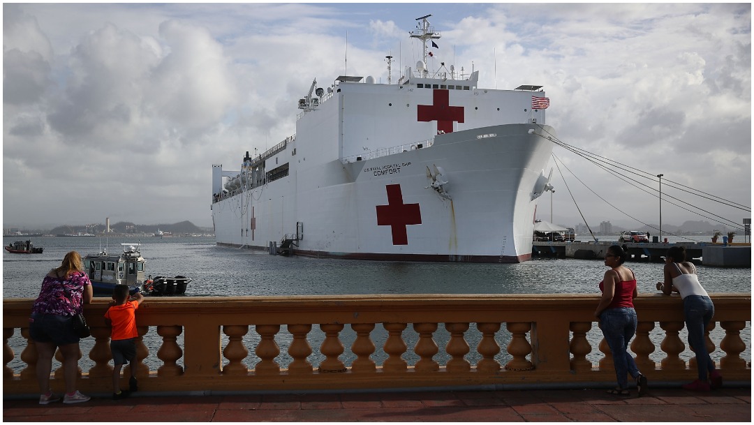 Imagen: El buque Comfort da de alta a su último paciente en Nueva York, 26 de abril (Getty Images)
