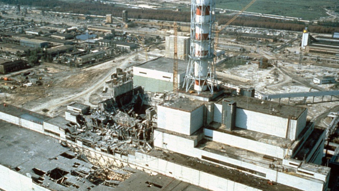 Foto: Vista de la central nuclear de Chernobyl pocas semanas después del desastre. Chernobyl, Ucrania, mayo de 1986, 26 abril 2020