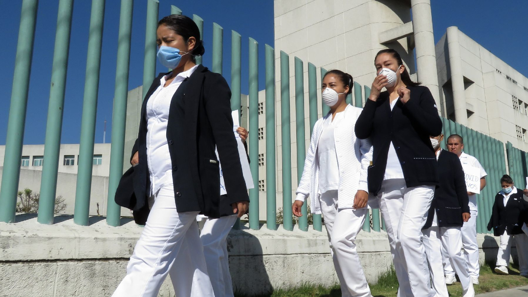 FOTO: Protestan por falta de equipo para coronavirus en Hospital Tacuba, el 21 de abril de 2020