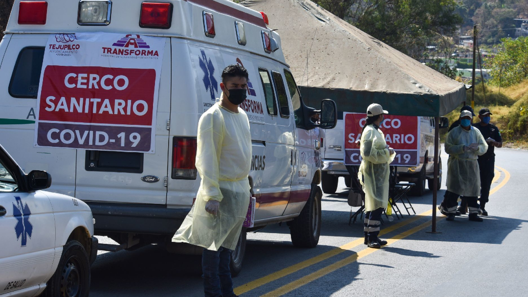 Foto: En la carretera Toluca-Tejupilco, Estado de México, fue instalado un cerco sanitario por coronavirus, 11 abril 2020
