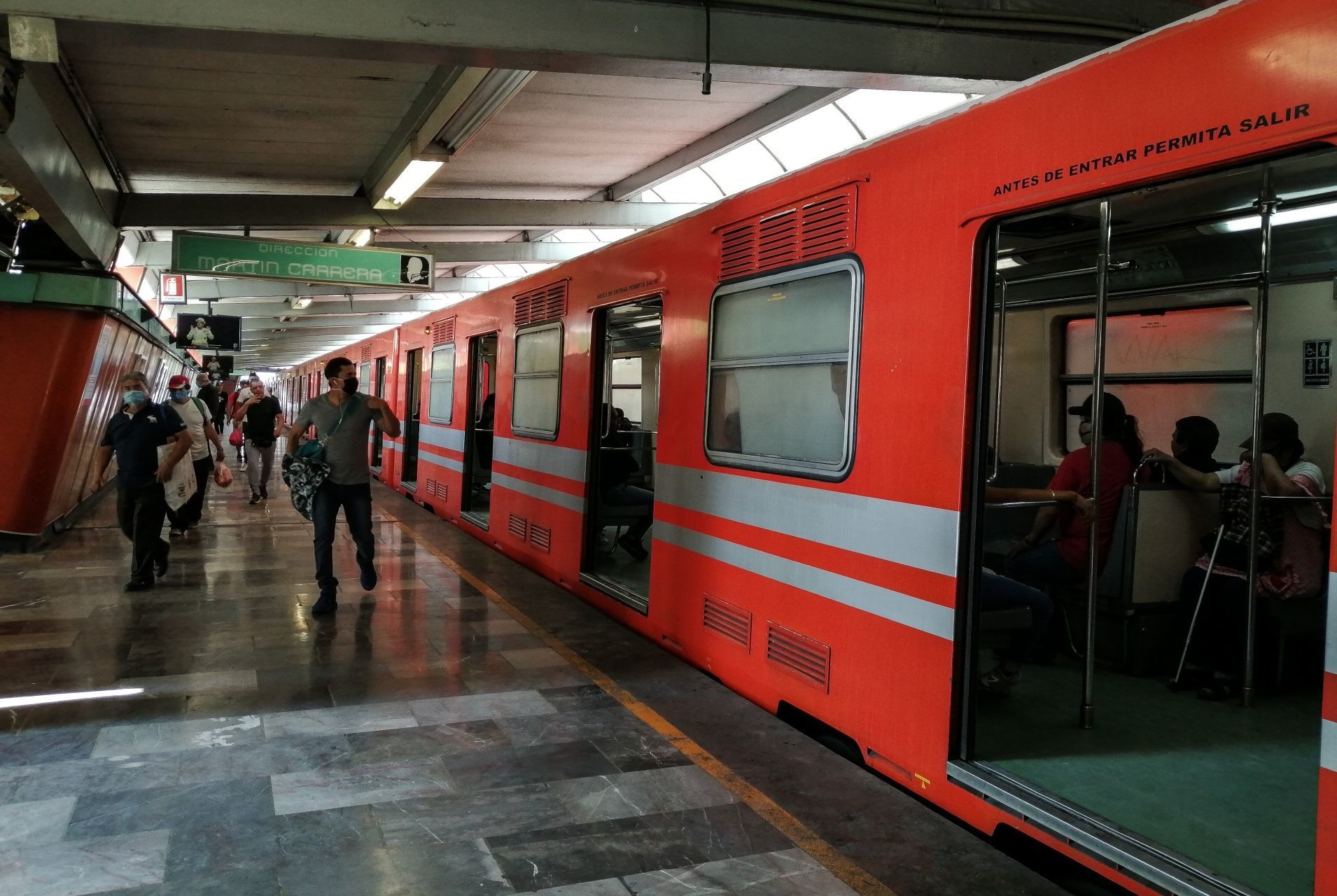 Foto: Así luce el Metro de CDMX tras cierre de algunas estaciones, 23 de abril de 2020, (ANDREA MURCIA /CUARTOSCURO.COM)