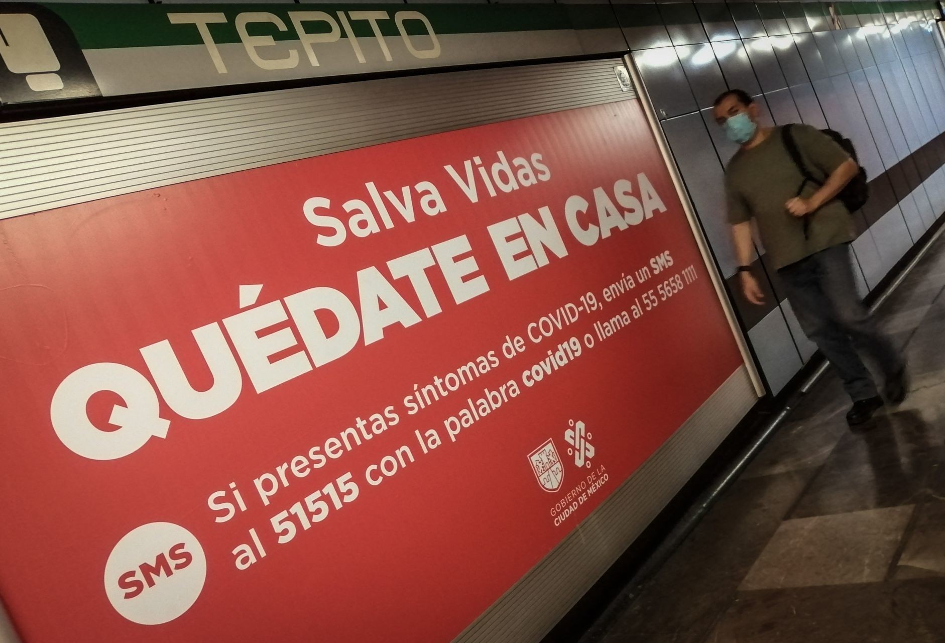 Foto: Mensajes en el Metro invitan a la gente a quedarse en casa, 23 de abril de 2020, (ANDREA MURCIA /CUARTOSCURO.COM)