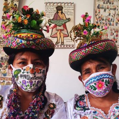 Artesanas crean cubrebocas con diseños indígenas en Perú