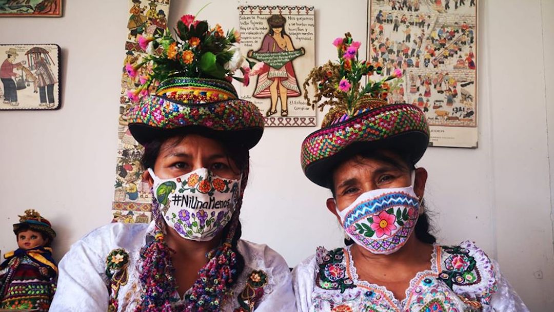 Foto Artesanas crean cubrebocas con diseños indígenas en Perú 24 abril 2020