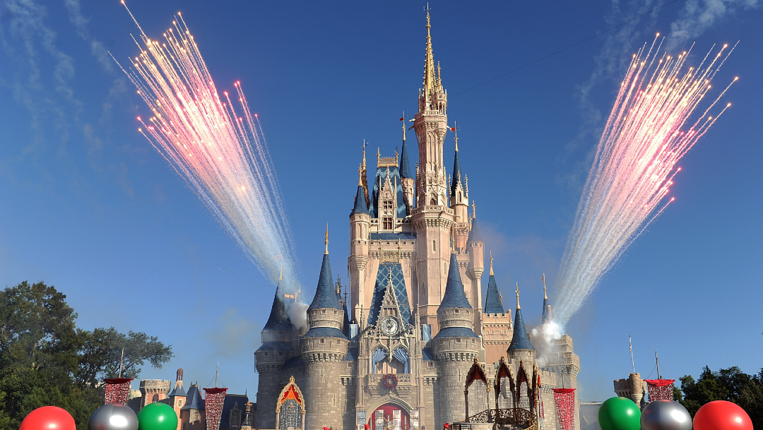FOTO: 43,000 empleados de Disney World son suspendidos sin sueldo en Orlando, el 11 de abril de 2020