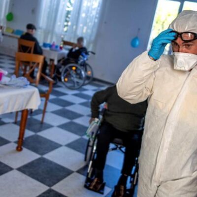 Mitad de muertes por coronavirus en Europa fueron en asilos: OMS