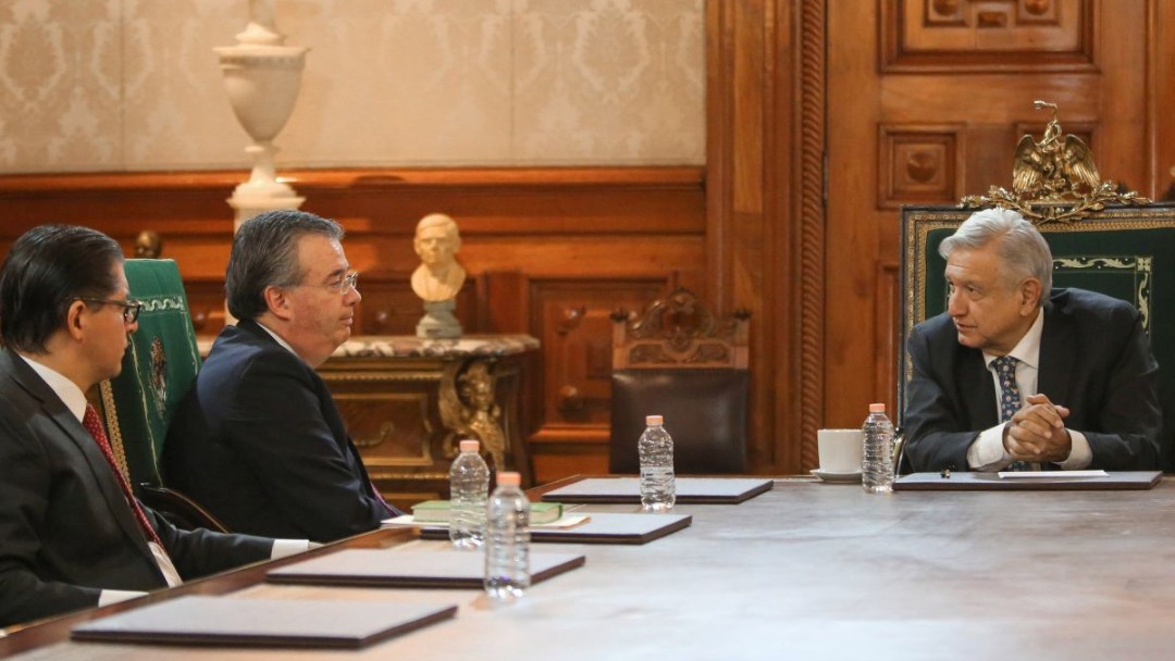 Foto: Andrés Manuel López Obrador, presidente de México, se reunió con Alejandro Díaz de León, gobernador del Banco de México (Banxico). Cuartoscuro