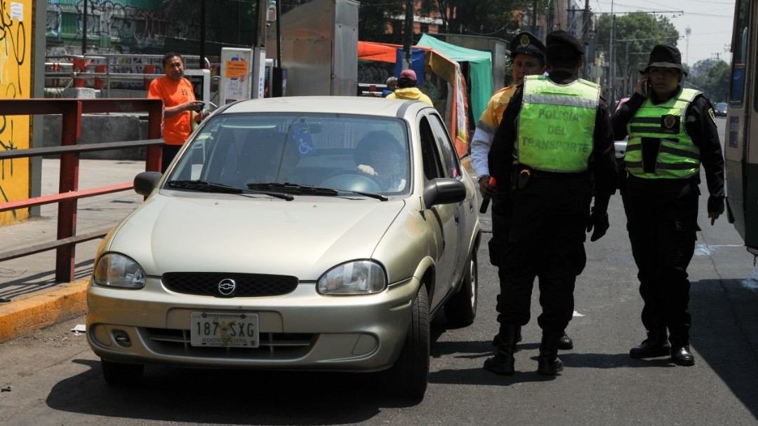 Foto: Policías de la CDMX paran a un automovilista. Cuartoscuro/Archivo