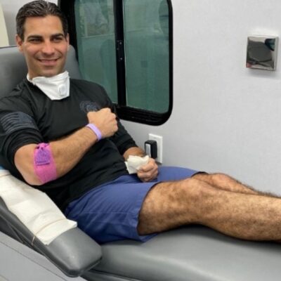 Recuperado de coronavirus, alcalde de Miami dona plasma a paciente grave
