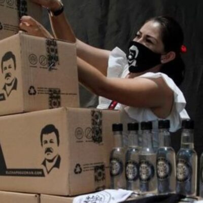 Entregan despensas con imagen del 'Chapo' Guzmán por coronavirus