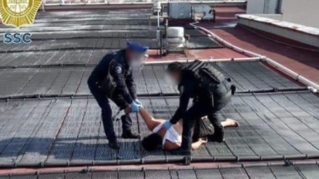 Foto: Policías de la CDMX evitaron que el joven se suicidara. SSC