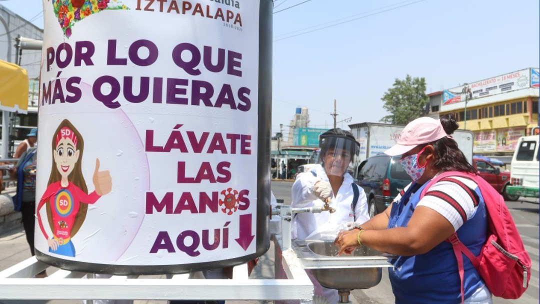 Foto: Instalan lavamos en calles de la alcaldía Iztapalapa. Cuartoscuro