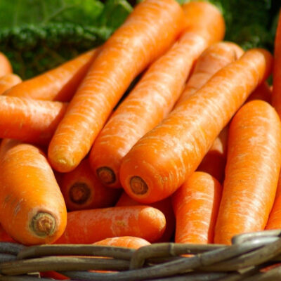 ¿Qué pasa si guardas las zanahorias en agua dentro del refrigerador?
