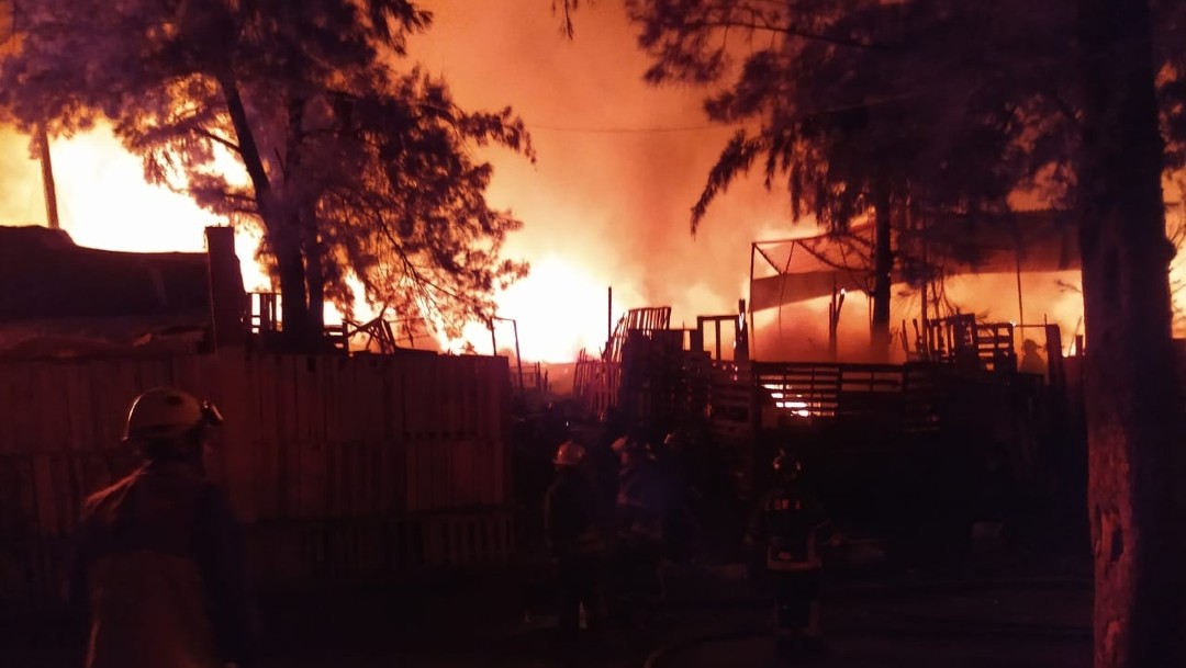 Incendio en colonia Central de Abasto, CDMX, deja 3 heridos