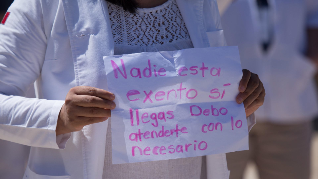 Foto: Médicos y enfermeras protestan por no contar con los materiales necesarios para atender enfermos de coronavirus, 8 abril 2020