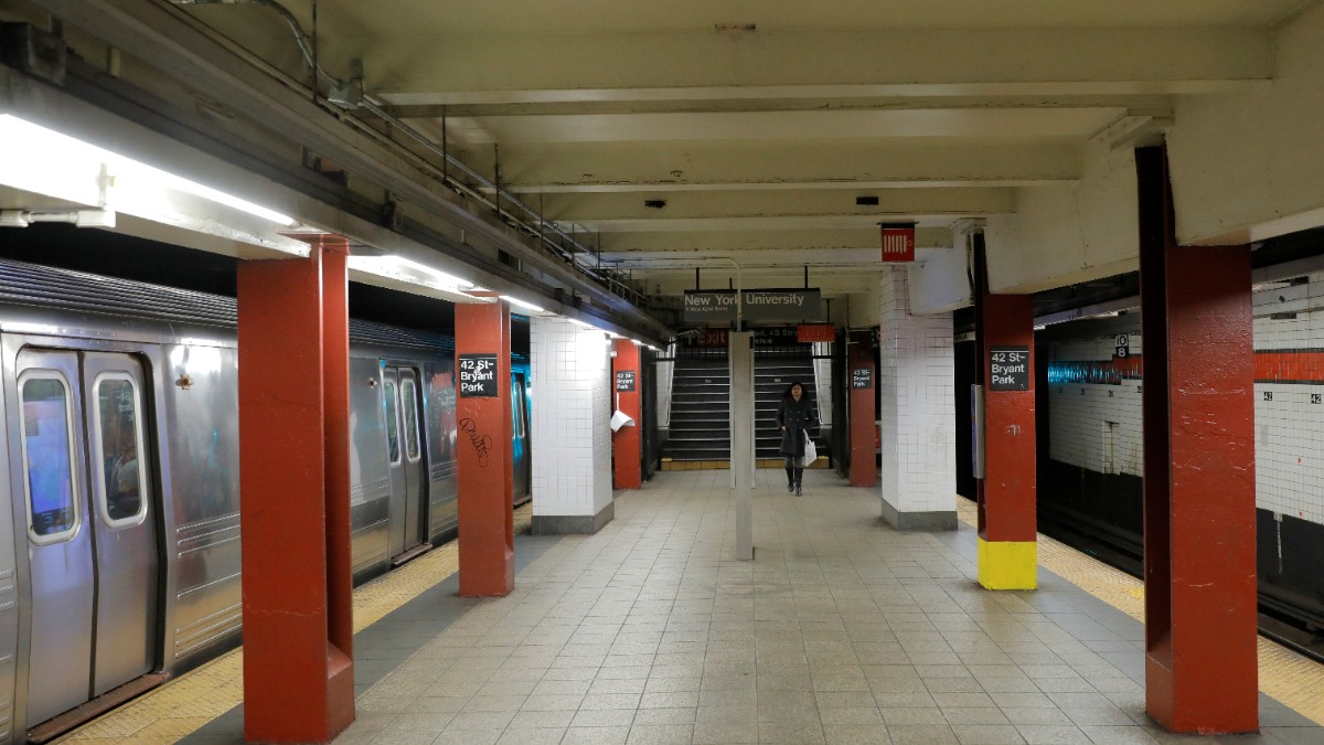 Tren del Metro de Nueva York se descarrila en el Bronx