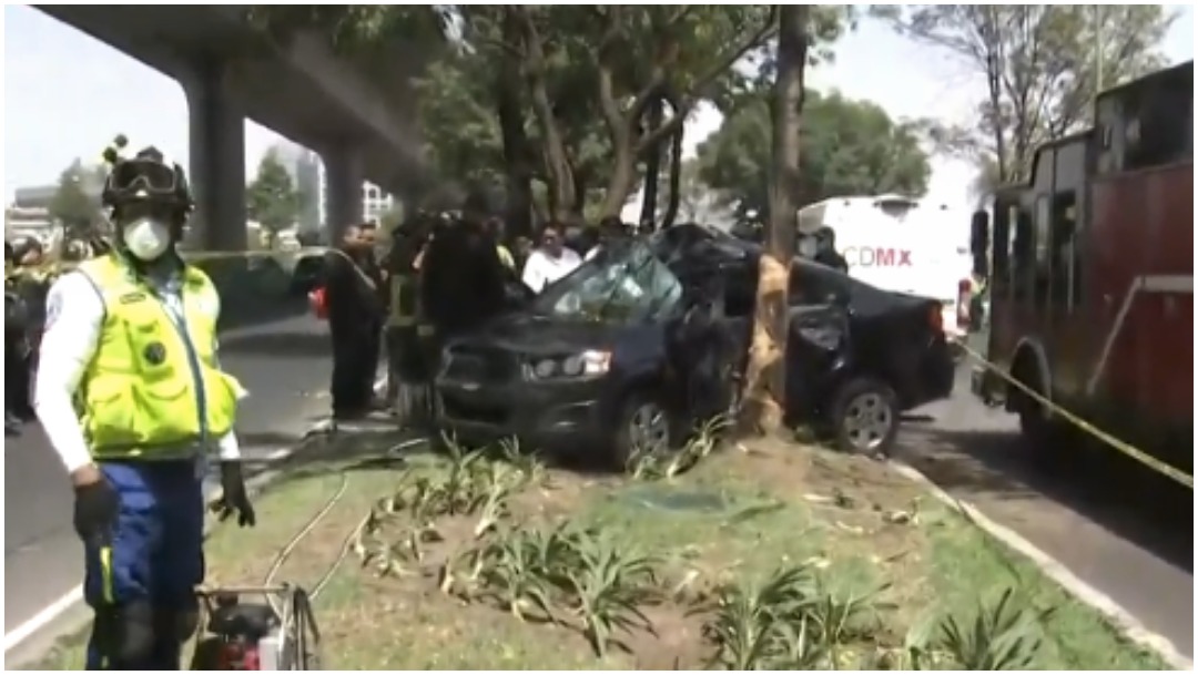 Foto: Muere conductor tras chocar contra árbol en Periférico, 12 de abril de 2020 (Foro TV)