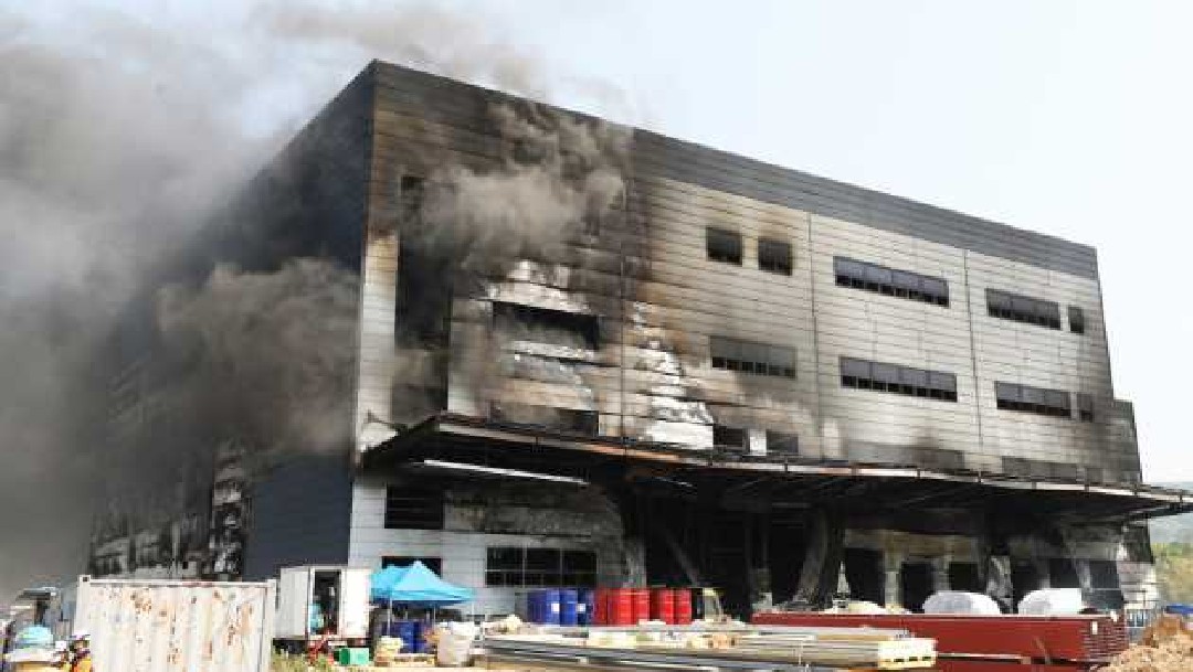 Mueren varios obreros en incendio en Icheon, Corea del Sur