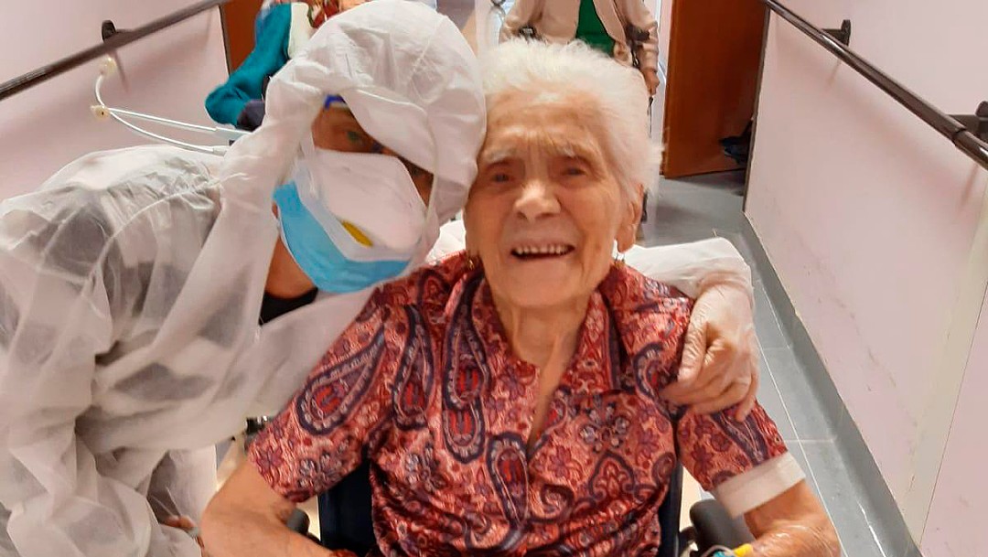 Foto: Italiana de casi 104 años se recupera de coronavirus ‘con "fe’